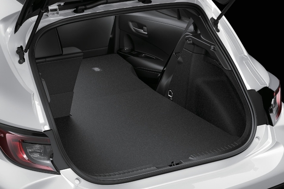 6:4分割可倒式リヤシート&ラゲージスペース