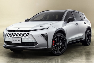 （左）：特別仕様車 ESTATE RS “THE 70th” （ベース車両はESTATE RS）