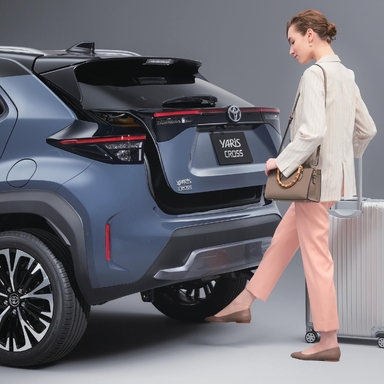 【モデル入り素材】ハンズフリーパワーバックドア（挟み込み防止機能＊停止位置メモリー機能・予約ロック機能付）　