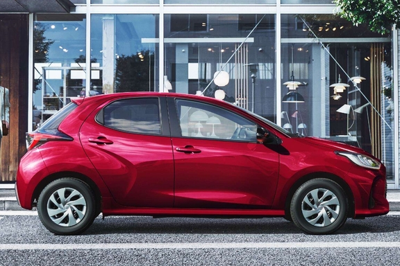 【モデル入り素材】G（ハイブリッド・2WD）