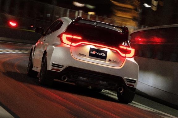 RZ“High performance” + Aero performance package［GR-DAT（8AT・4WD）］