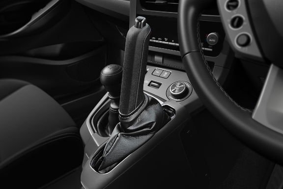 縦引きパーキングブレーキ（手動）［全車にメーカーオプション］