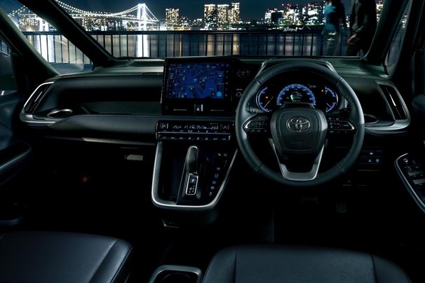 【モデル入り素材】S-Z（ハイブリッド・2WD・7人乗り）