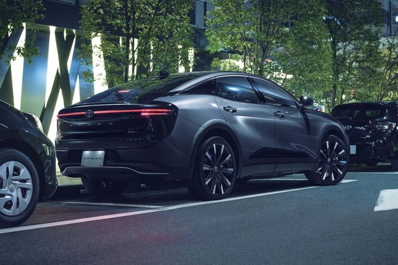 CROSSOVER RS（2.4Lターボハイブリッド車）