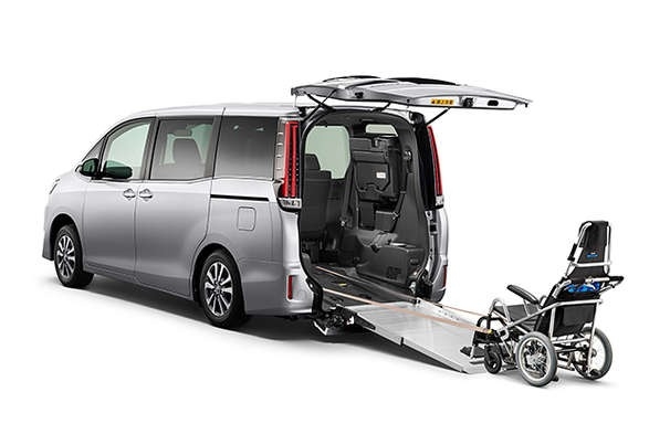 旭川 トヨタ エスクァイア Xi(2WD)車いす仕様車(タイプ?)“サードシート付” タイプ(サードシート付/サードシート無)